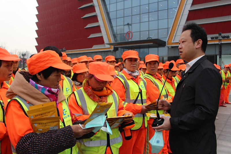 lewin乐玩官网集团发展“关爱环卫工人●暖心送口罩”公益活动