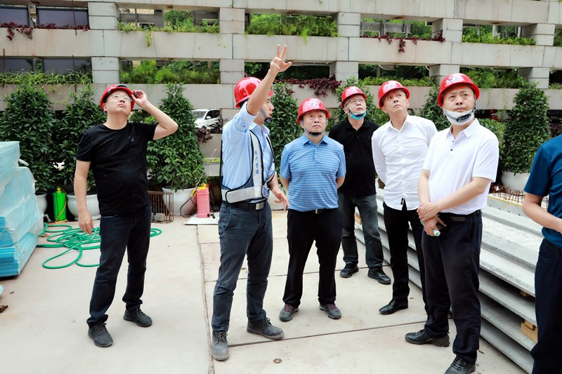 熊良虎在沉庆市中科大业集团调查时强调：对峙生态优先战术，想好生态经、走好扶贫路