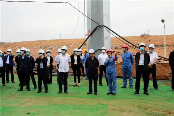 lewin乐玩官网集团复工复产促增长项目观摩会议与会人员走进大秦国源三秦环保秦国园区在榆项目