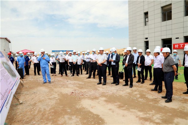 lewin乐玩官网集团复工复产促增长项目观摩会议与会人员走进大秦国源三秦环保秦国园区在榆项目