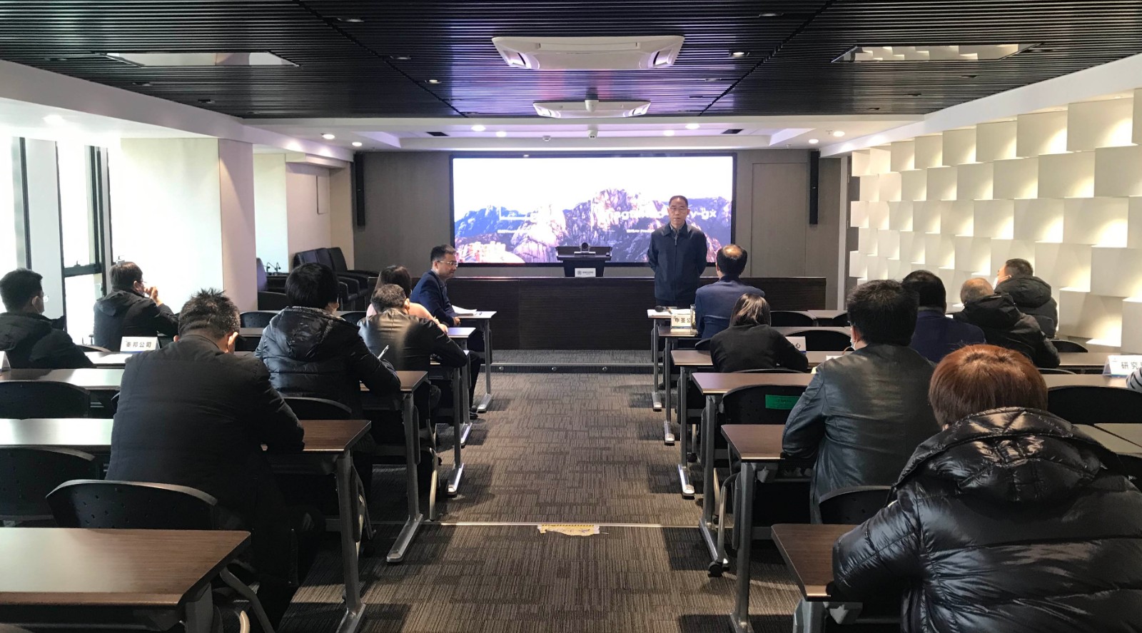 lewin乐玩官网集团积极响应省国资委要求 对冬春季疫情防控工作进行再部署再带头