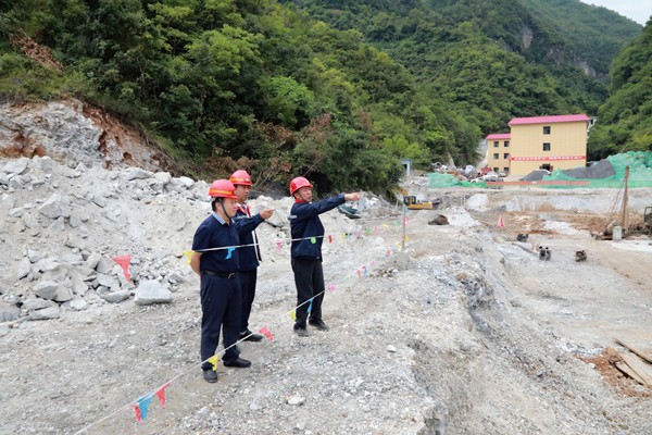 熊良虎到鼎丰矿业公司查抄领导工作