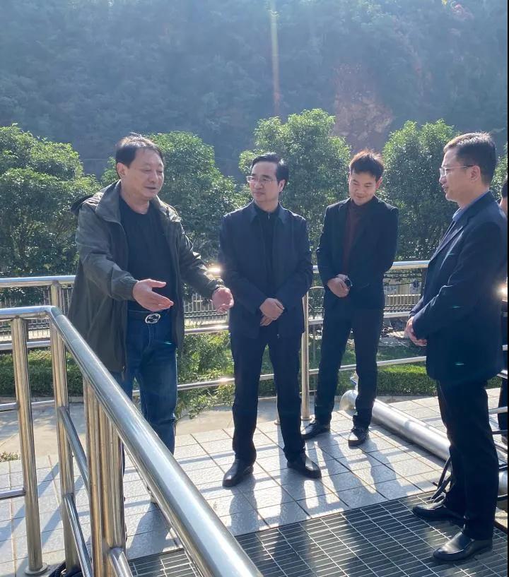 镇安县副县长马博到水环境公司镇安污水处置厂调研