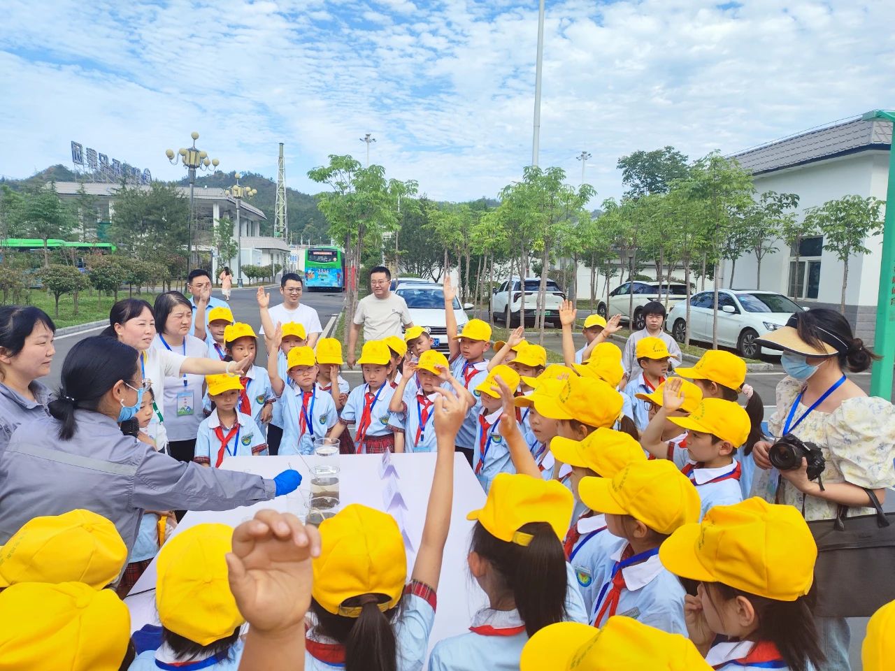 社会责任｜50余名师生走进水环境公司商南县污水处置厂索求污水治理“绿色密码”