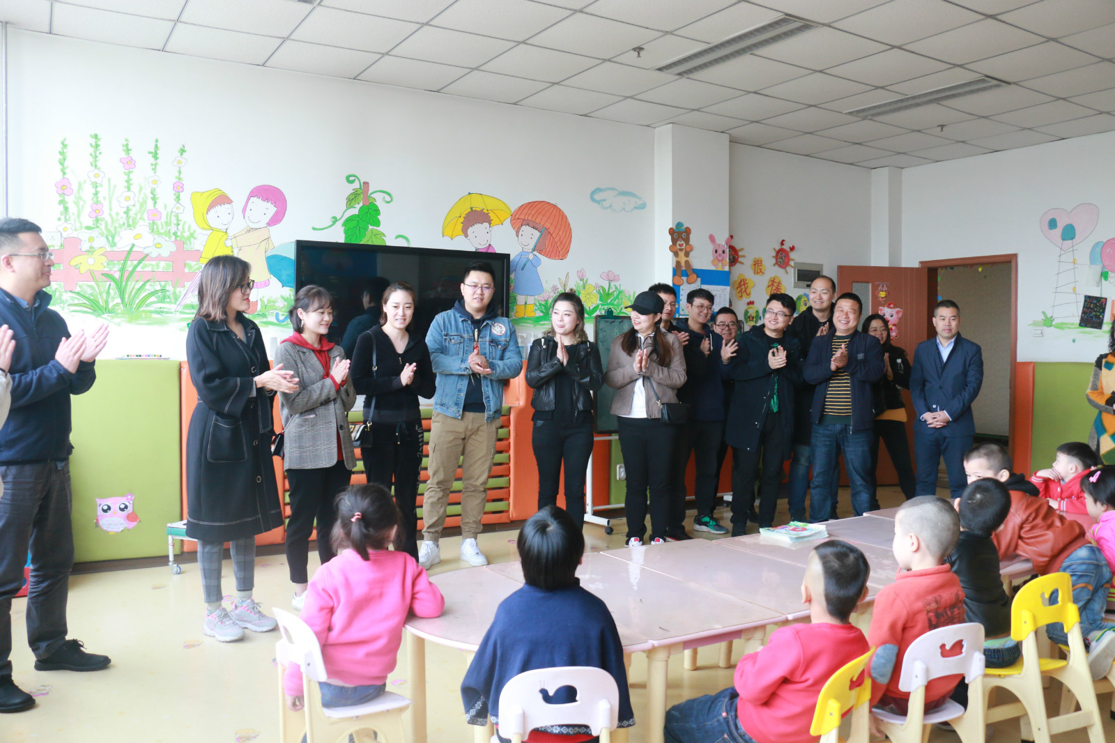 公司发展学雷锋自愿服务活动